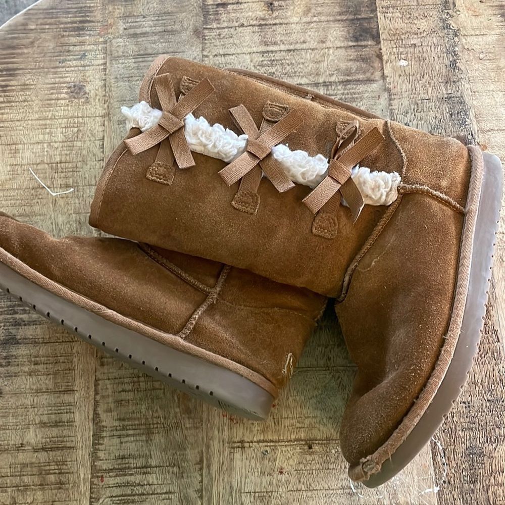Koolaburra by Ugg bow shearling boots Girls Juniors Women's cozy boho size 5